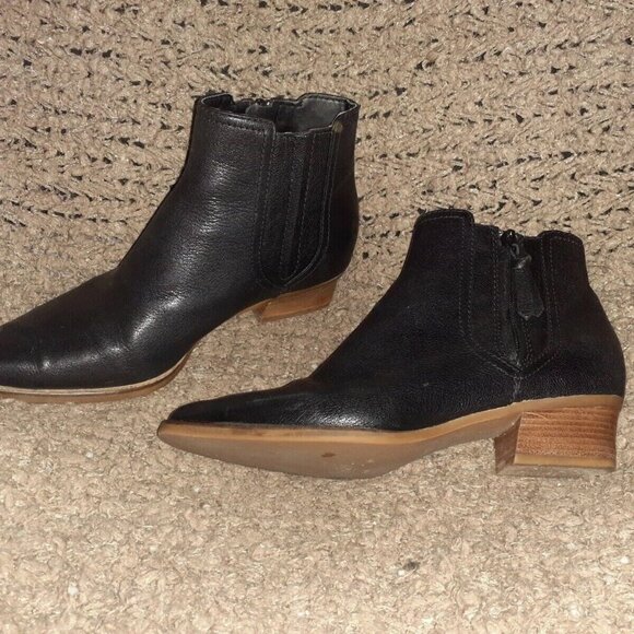 COLE HAAN-Grandfoam-Hadlyn-Chelsea Black Leather Booties-Size 8.5-Excellent - Picture 1 of 7